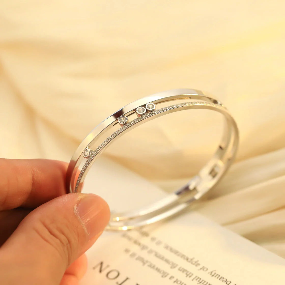 [Royal Jewellery]Move Romane Diamond Bangle Bracelet