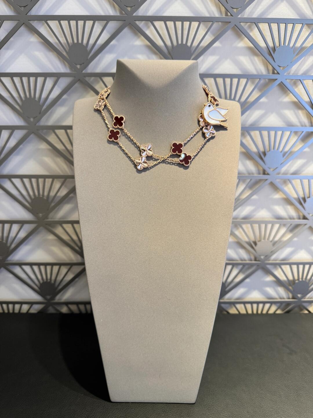 [Royal Jewellery]CLOVER 20 MOTIFS LASER CARNELIAN NECKLACE