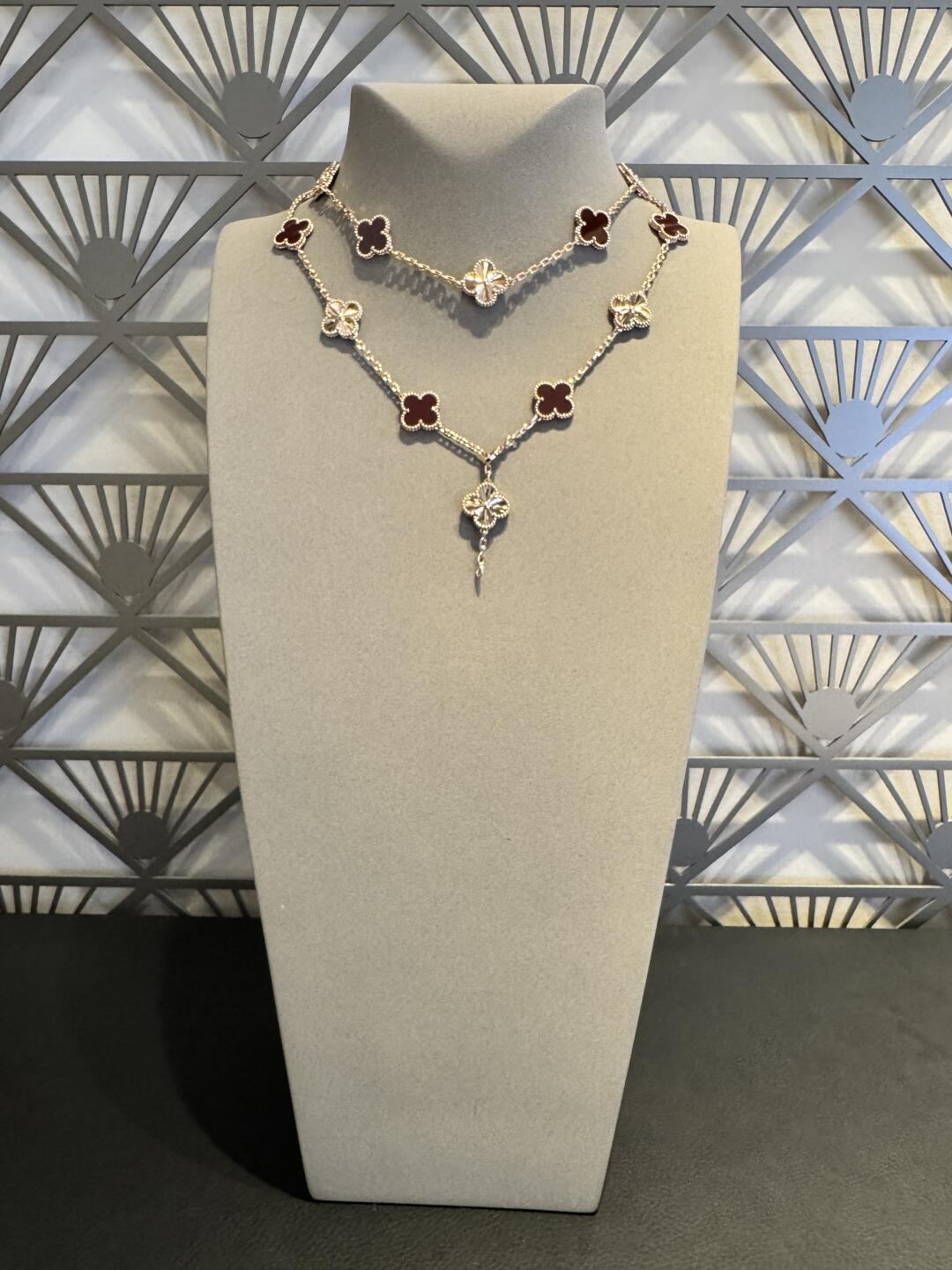 [Royal Jewellery]CLOVER 20 MOTIFS LASER CARNELIAN NECKLACE