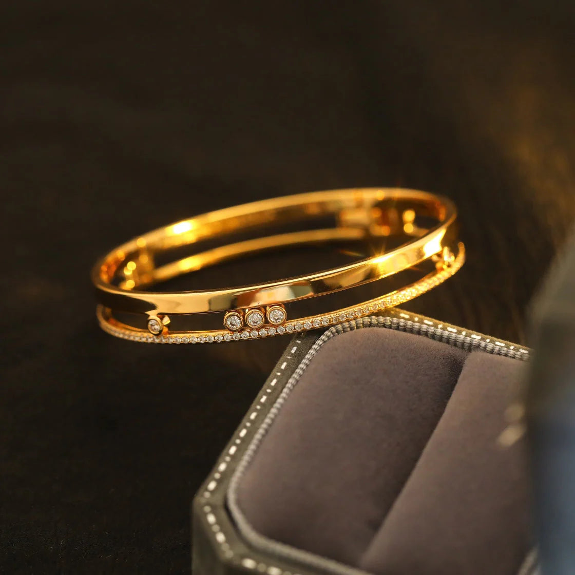 [Royal Jewellery]Move Romane Diamond Bangle Bracelet