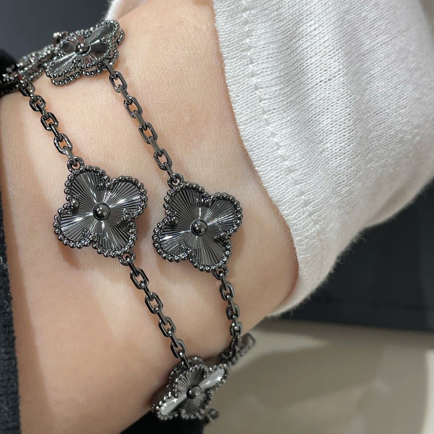 [Royal Jewellery]CLOVER 5 MOTIF BLACK BRACELET
