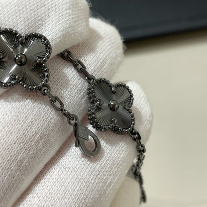 [ROYAL]CLOVER 5 MOTIF BLACK BRACELET