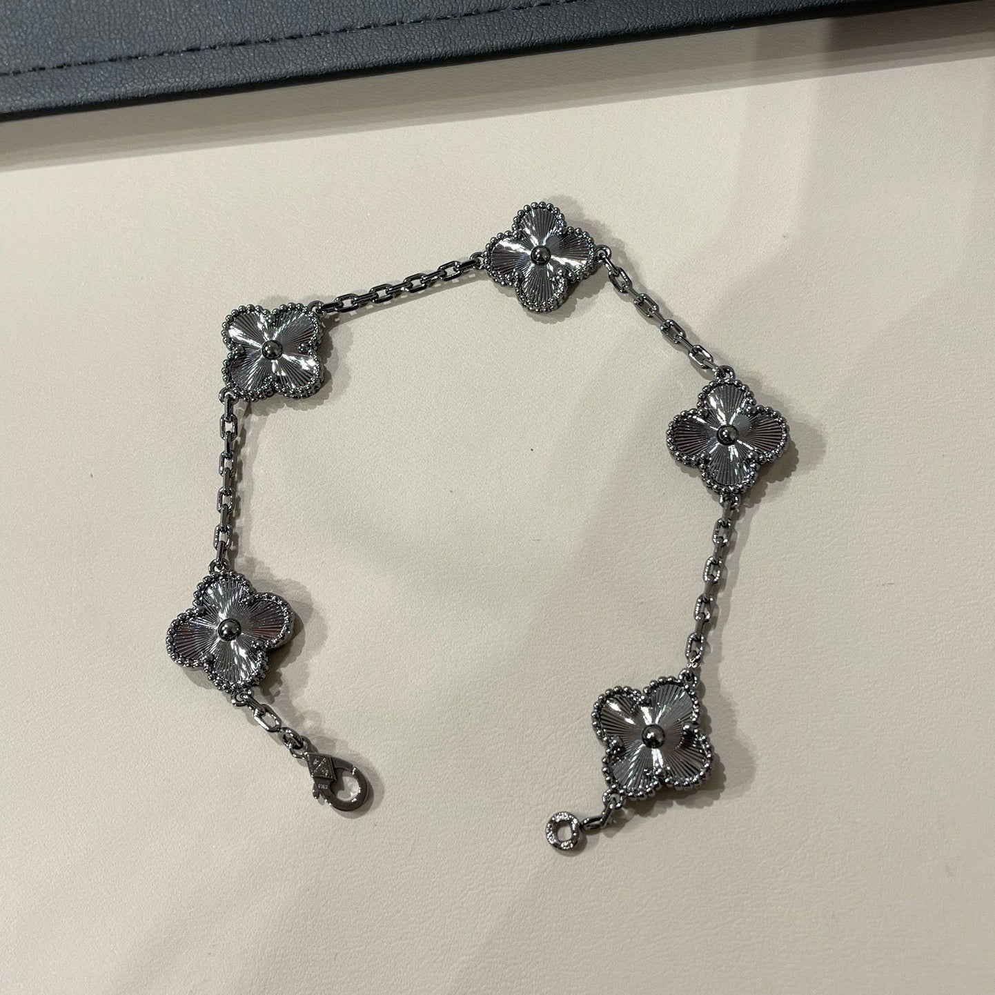 [Royal Jewellery]CLOVER 5 MOTIF BLACK BRACELET