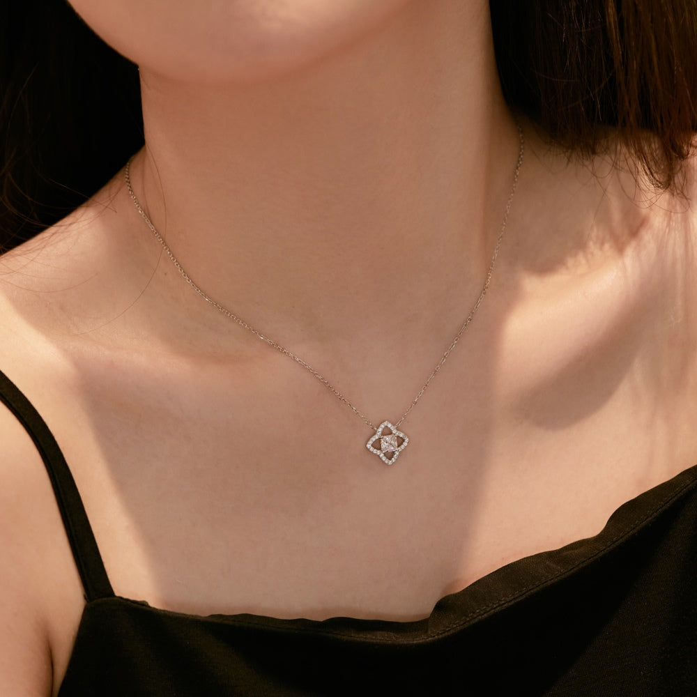 [Royal Jewellery]Exquisite Flower Shape Princess Cut Necklace
