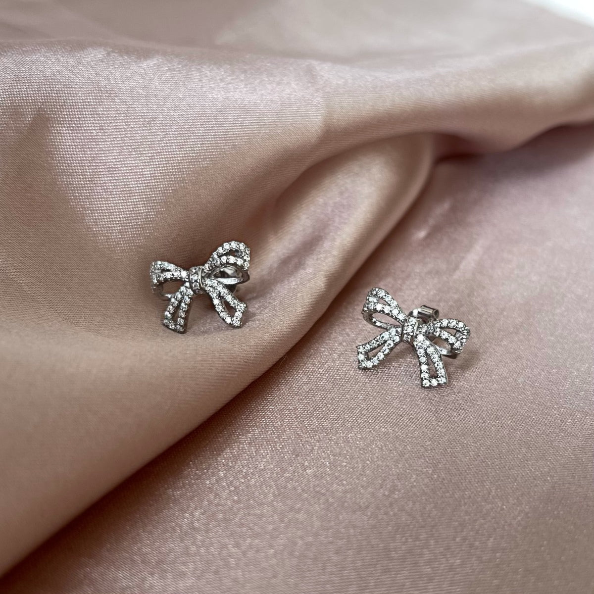 [Royal Jewellery]Dainty Bow Shape Earrings