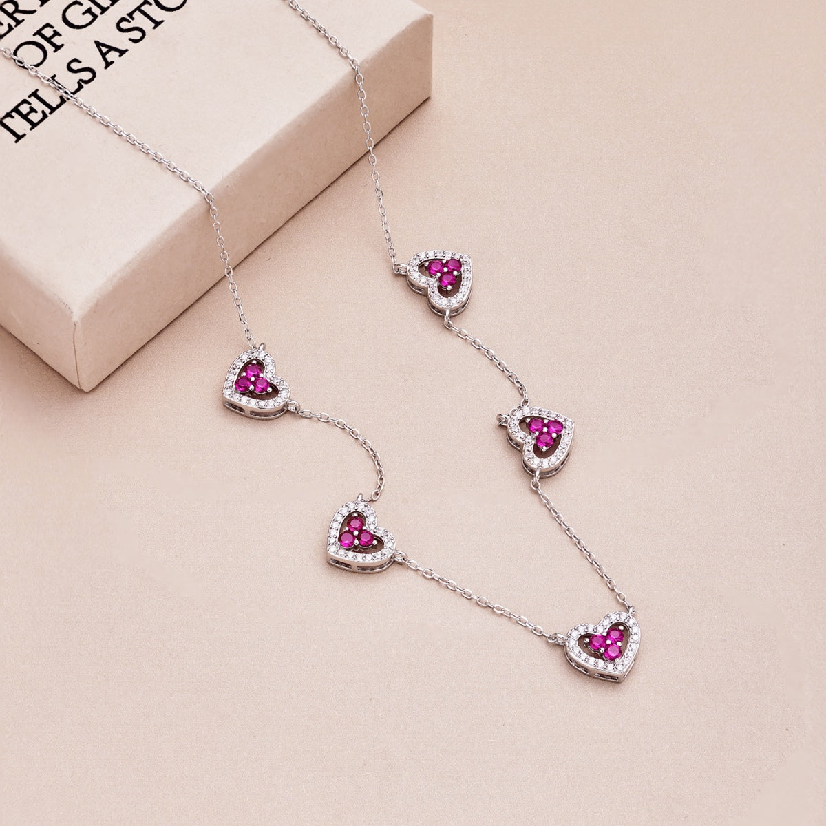 [ROYAL]Sparkling Five Heart Necklace