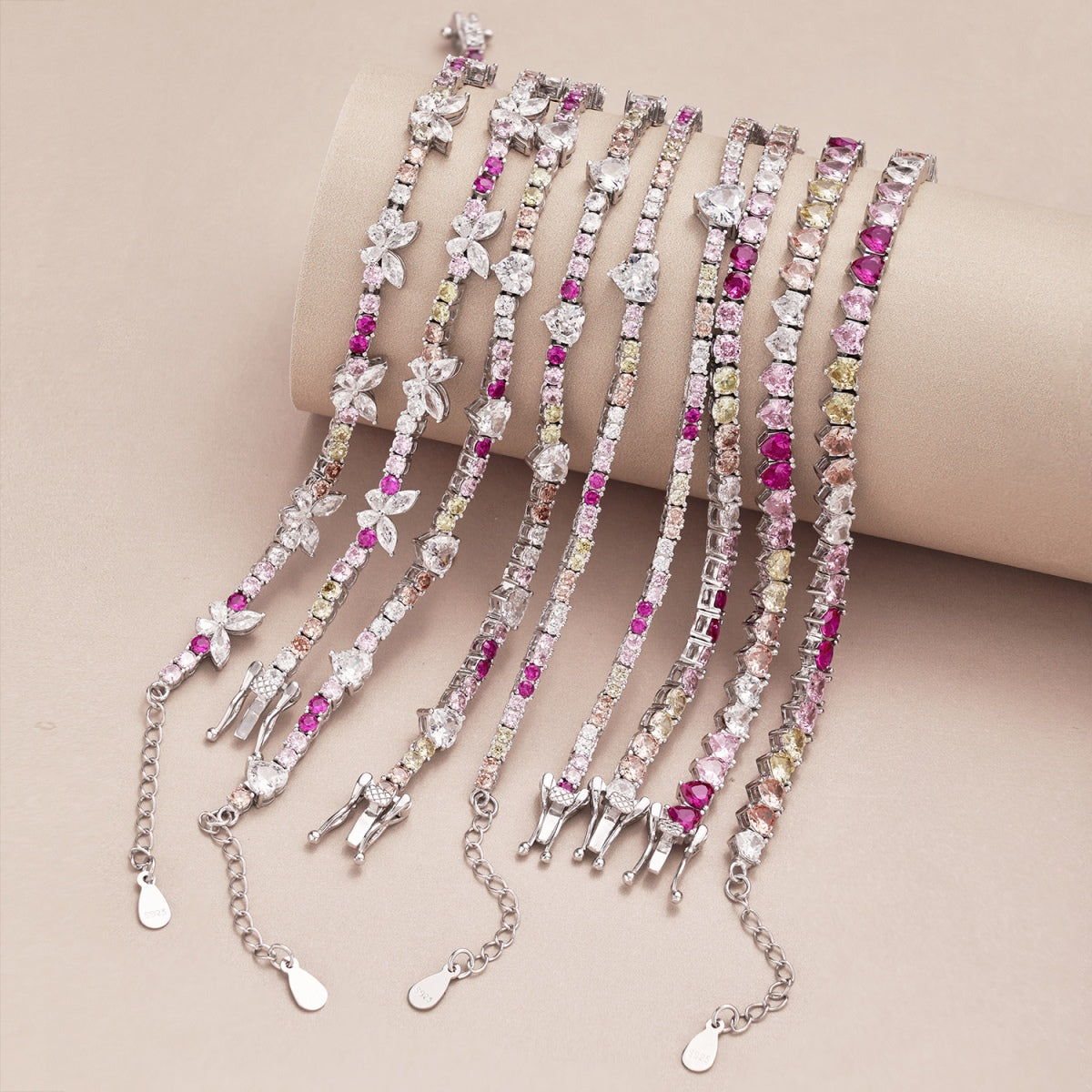 [Royal Jewellery]Ornate Colorful Butterfly Shape Round Cut Daily Bracelet