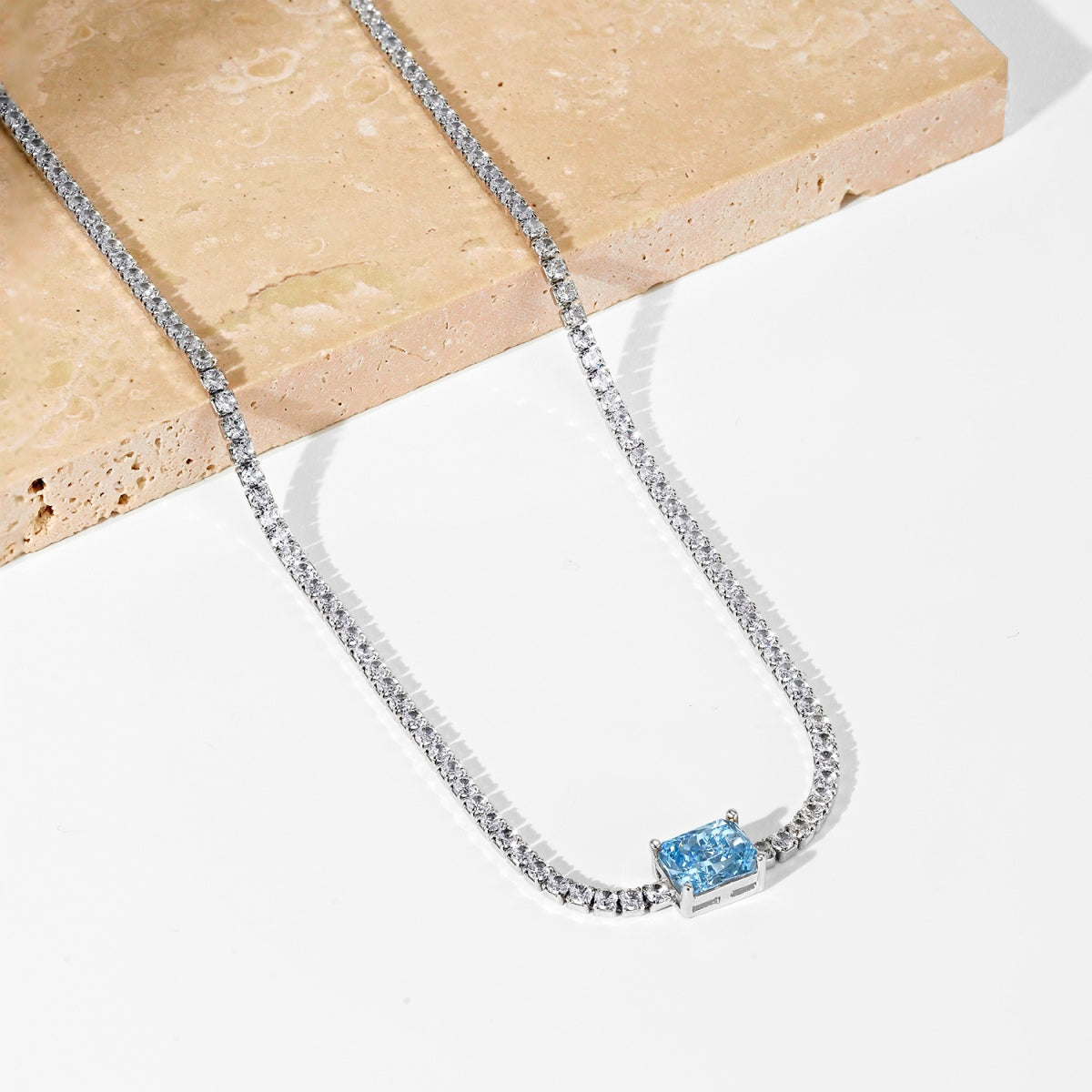 [Royal Jewellery]2.0 carat Ornate Emerald Cut Necklace