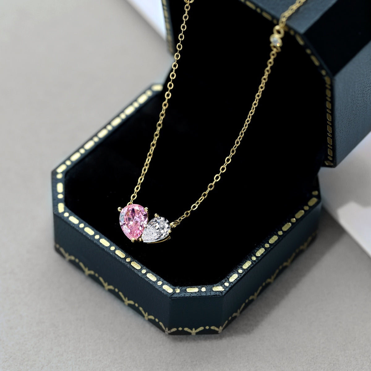 [Royal Jewellery]Unique Heart Shape Necklace