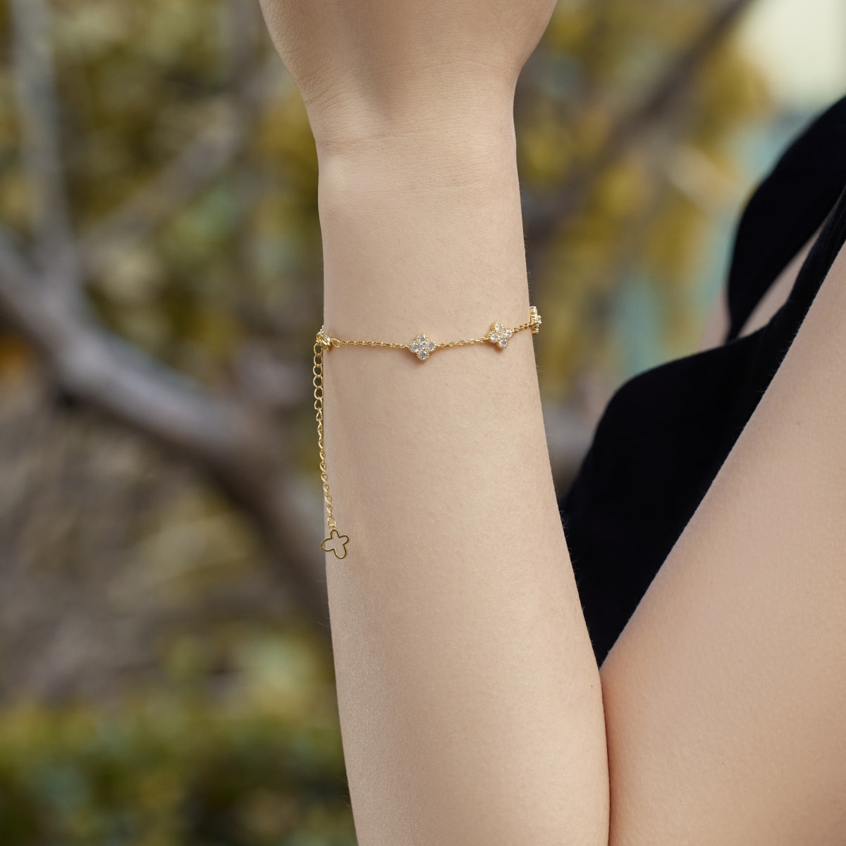 [Royal Jewellery]Four-Leaf Clover Hollow Butterfly Bracelet