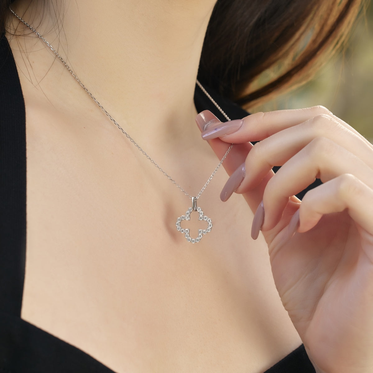 [Royal Jewellery]Four-Leaf Clover Hollow Design Exquisite Necklace
