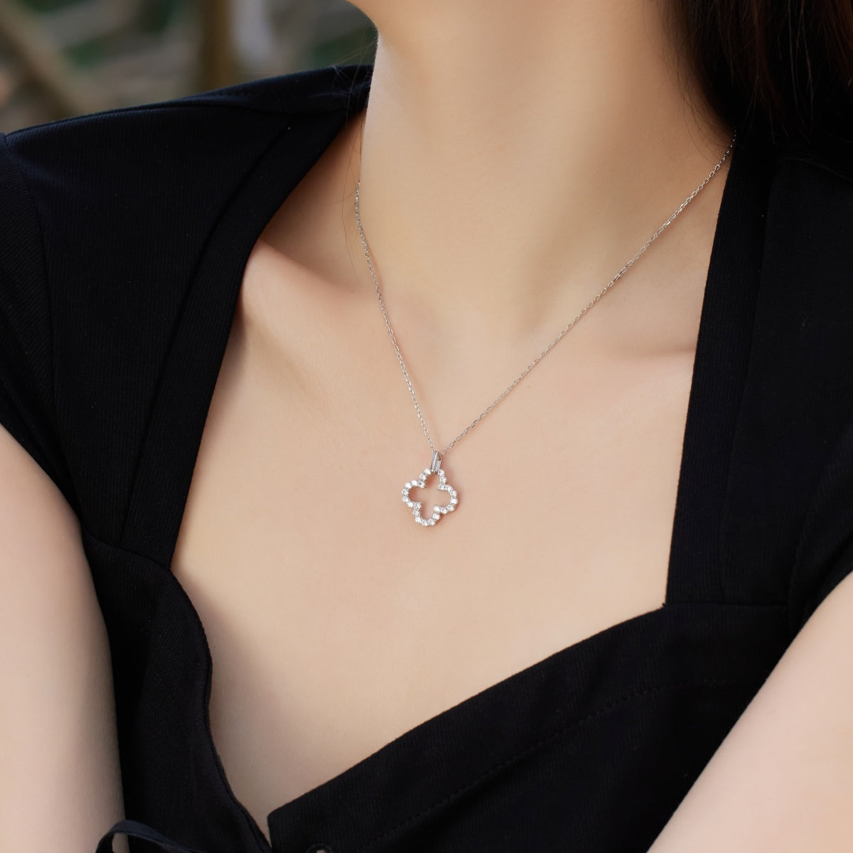 [Royal Jewellery]Four-Leaf Clover Hollow Design Exquisite Necklace