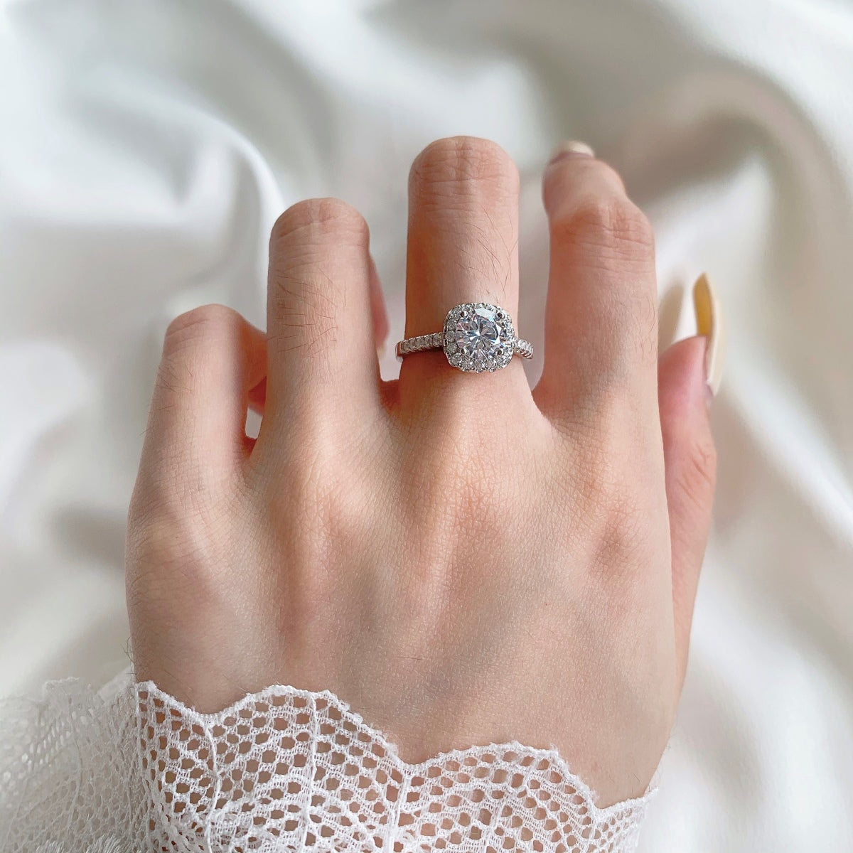[Royal Jewellery]Dazzling Resplendent Round Cut Wedding Ring