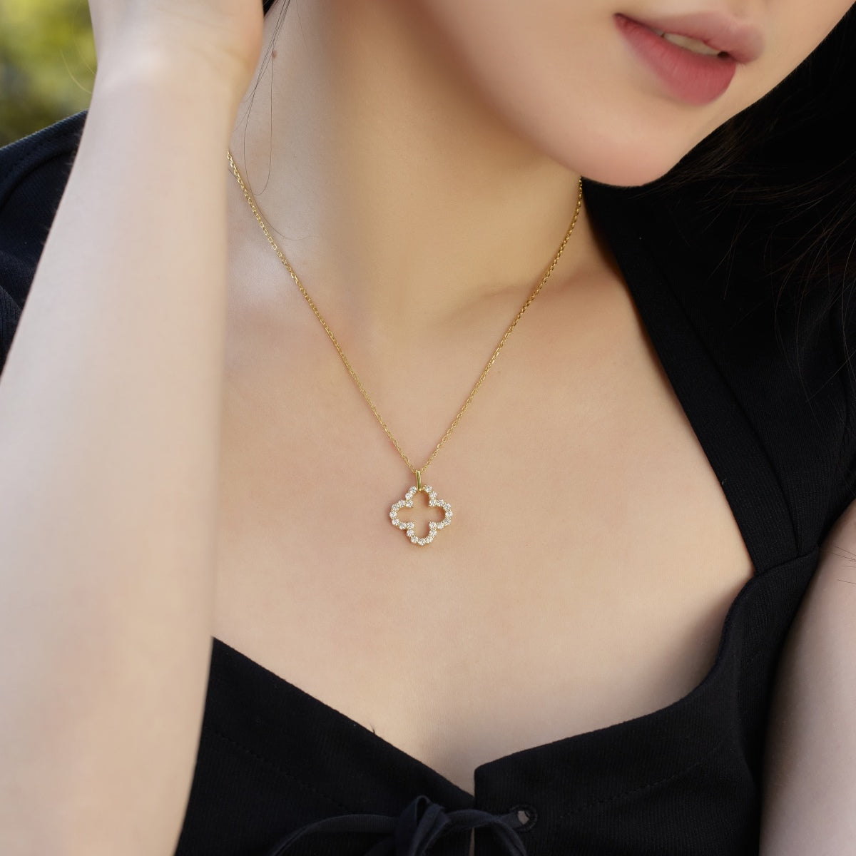 [Royal Jewellery]Four-Leaf Clover Hollow Design Exquisite Necklace