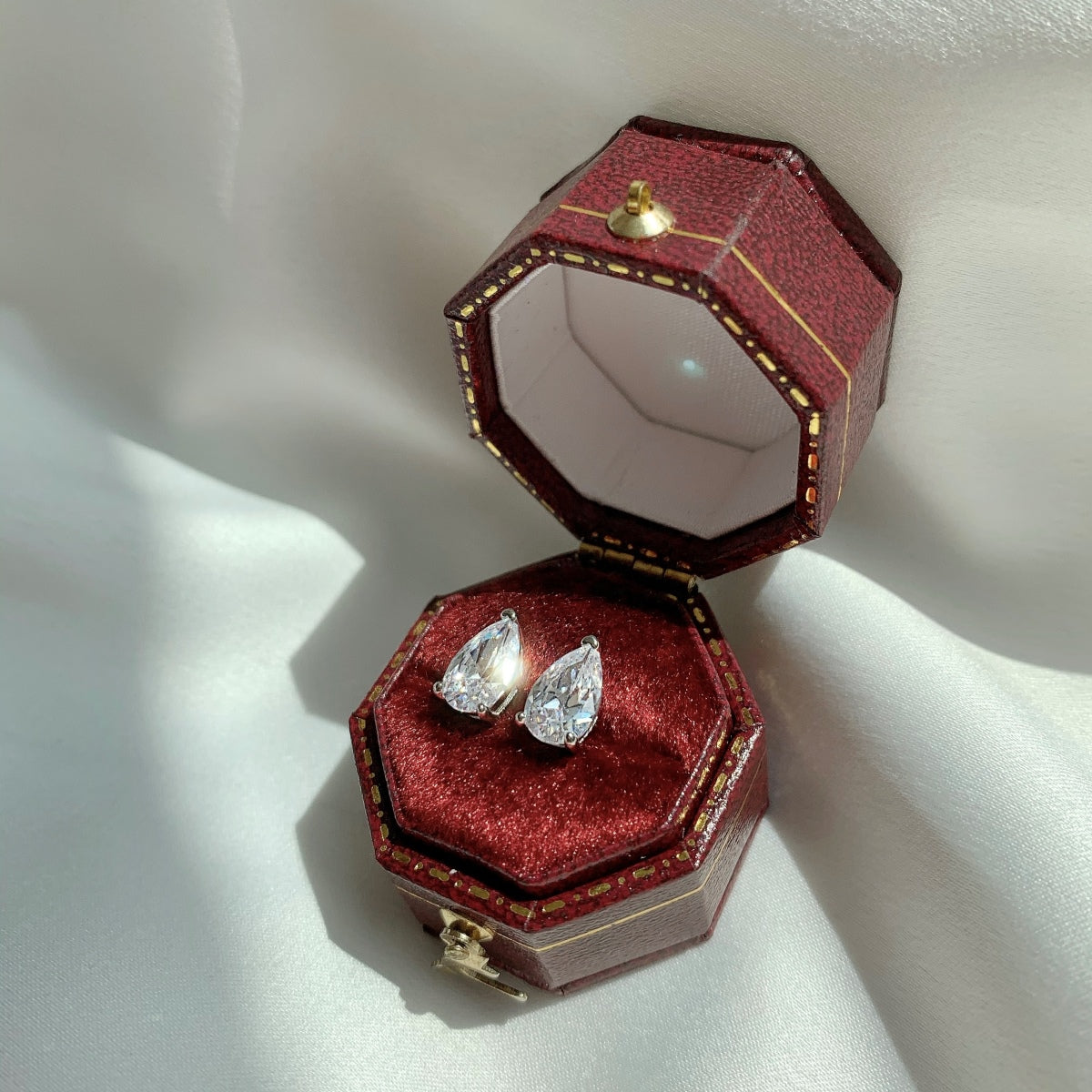 [Royal Jewellery]Ornate Water Drop Shape Earrings