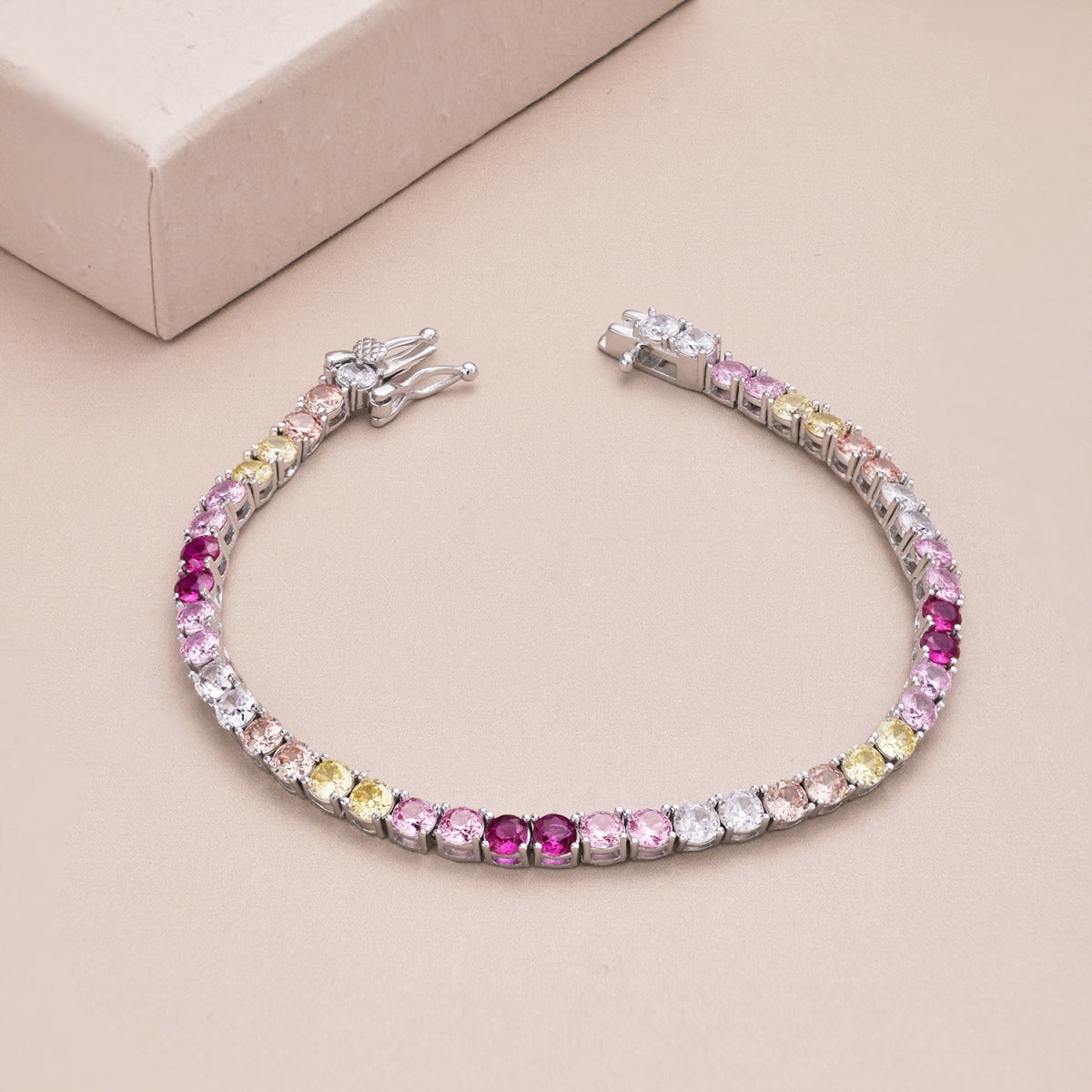 [Royal Jewellery]Radiant Colorful Round Cut Tennis Bracelet