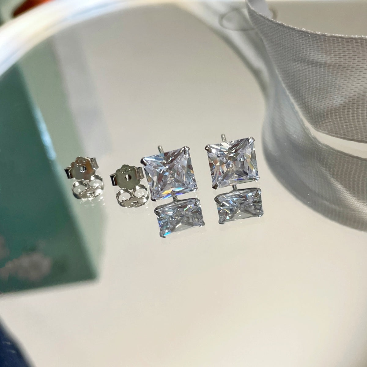 [Royal Jewellery]Ornate Square Shape Earrings