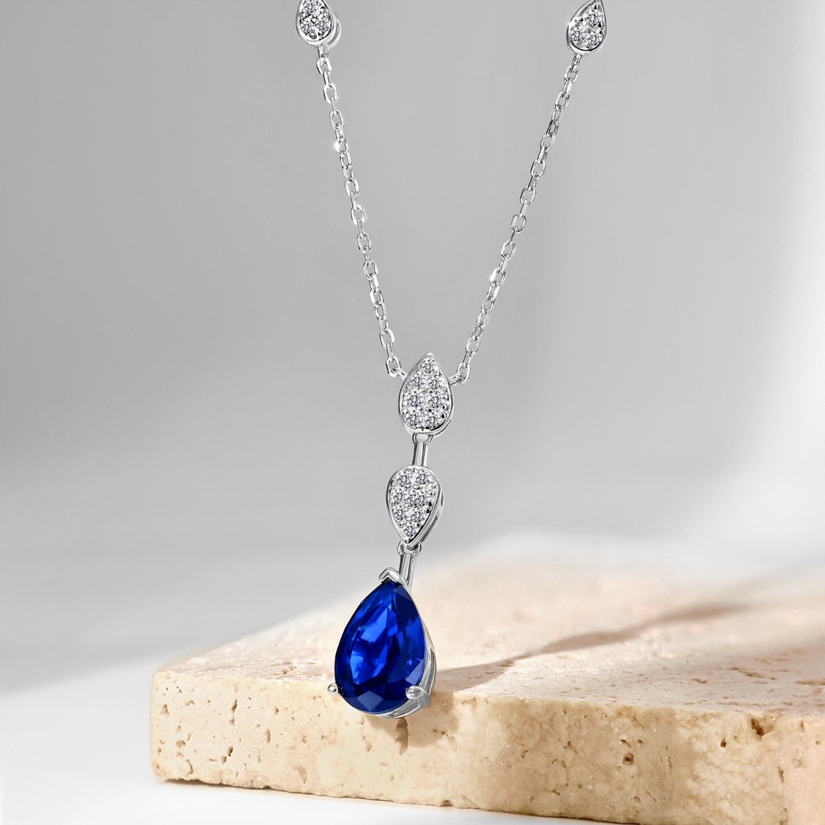 [Royal Jewellery]Dazzling Pear Cut Necklace