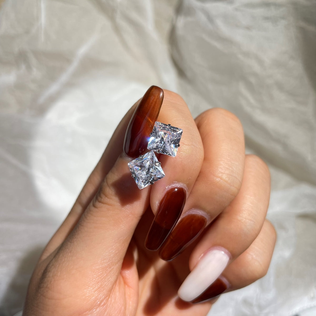 [Royal Jewellery]Stylish Shiny Square Center Stone Stud Earrings