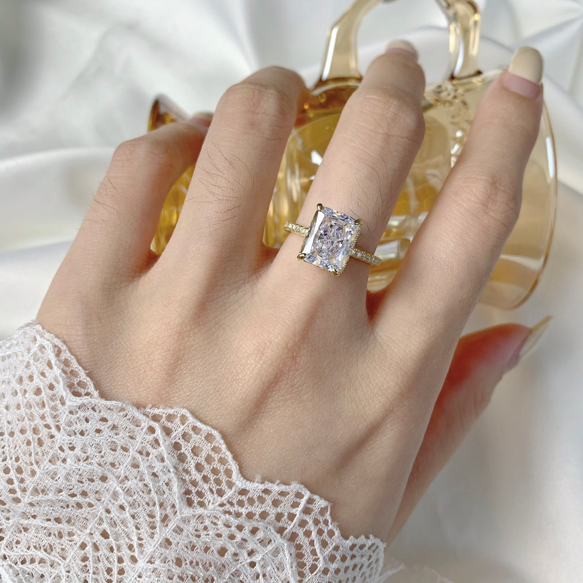 [Royal Jewellery]4.0 Carat Luxurious Engagement Ring