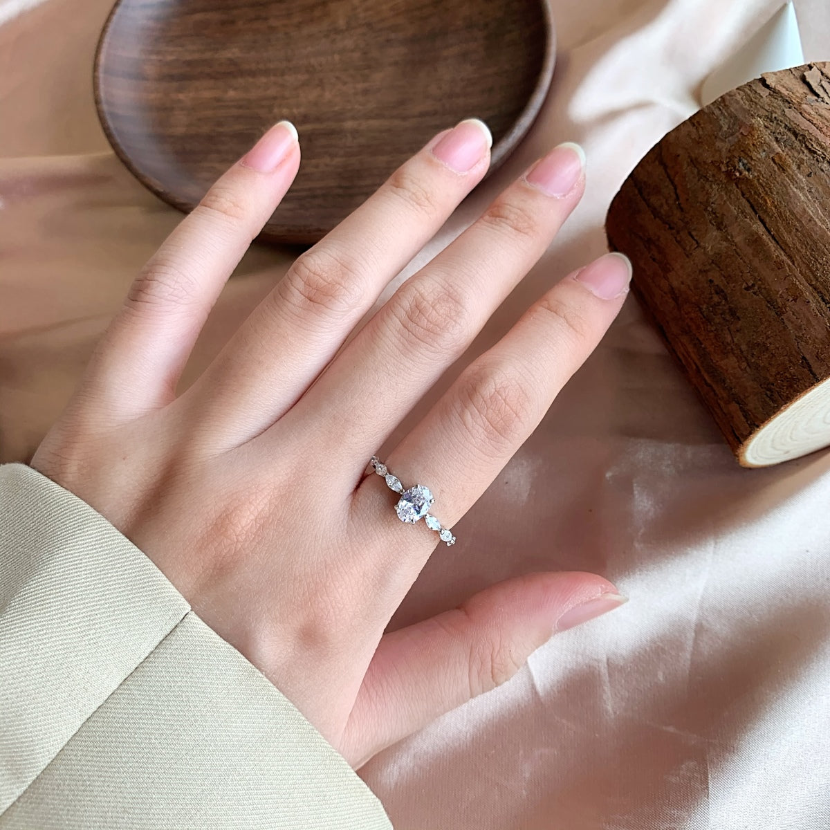 [Royal Jewellery]0.75 Carat Luxurious Vibrant Elongated Cushion Cut Daily Ring