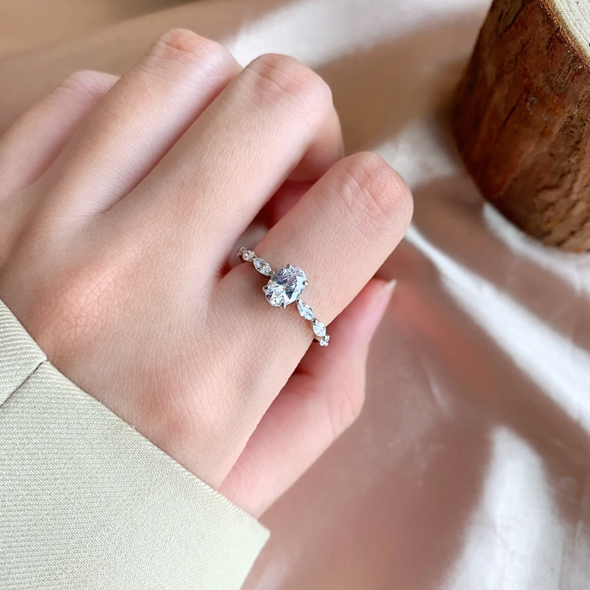 [Royal Jewellery]0.75 Carat Luxurious Vibrant Elongated Cushion Cut Daily Ring