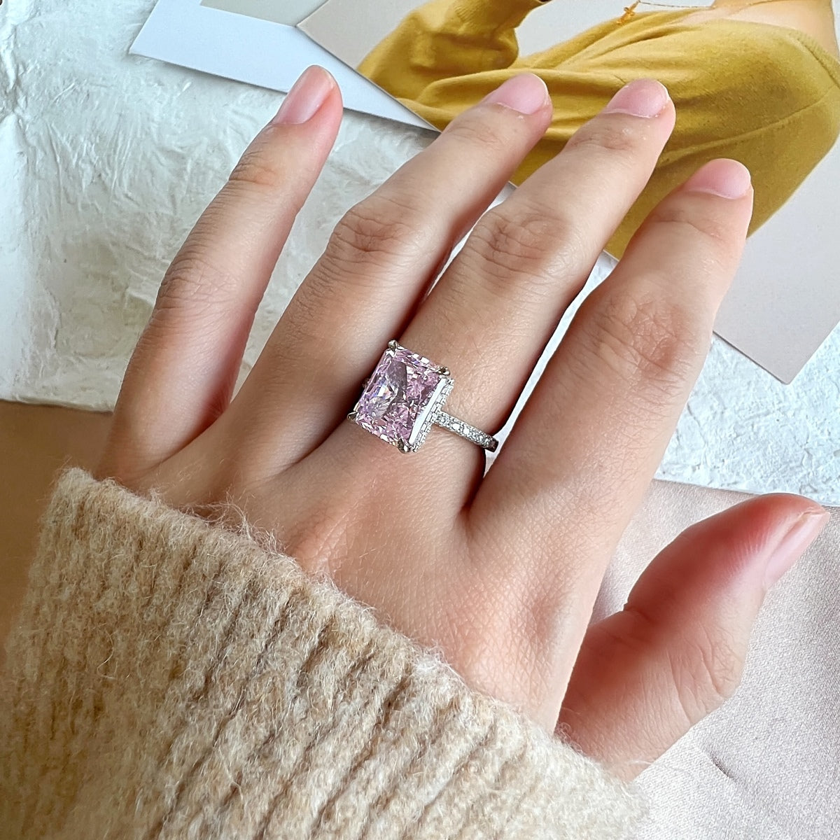 [Royal Jewellery]4.0 Carat Luxurious Engagement Ring