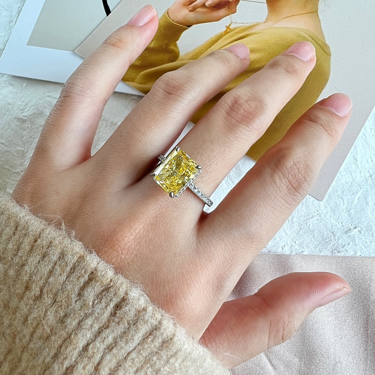 [Royal Jewellery]4.0 Carat Luxurious Engagement Ring