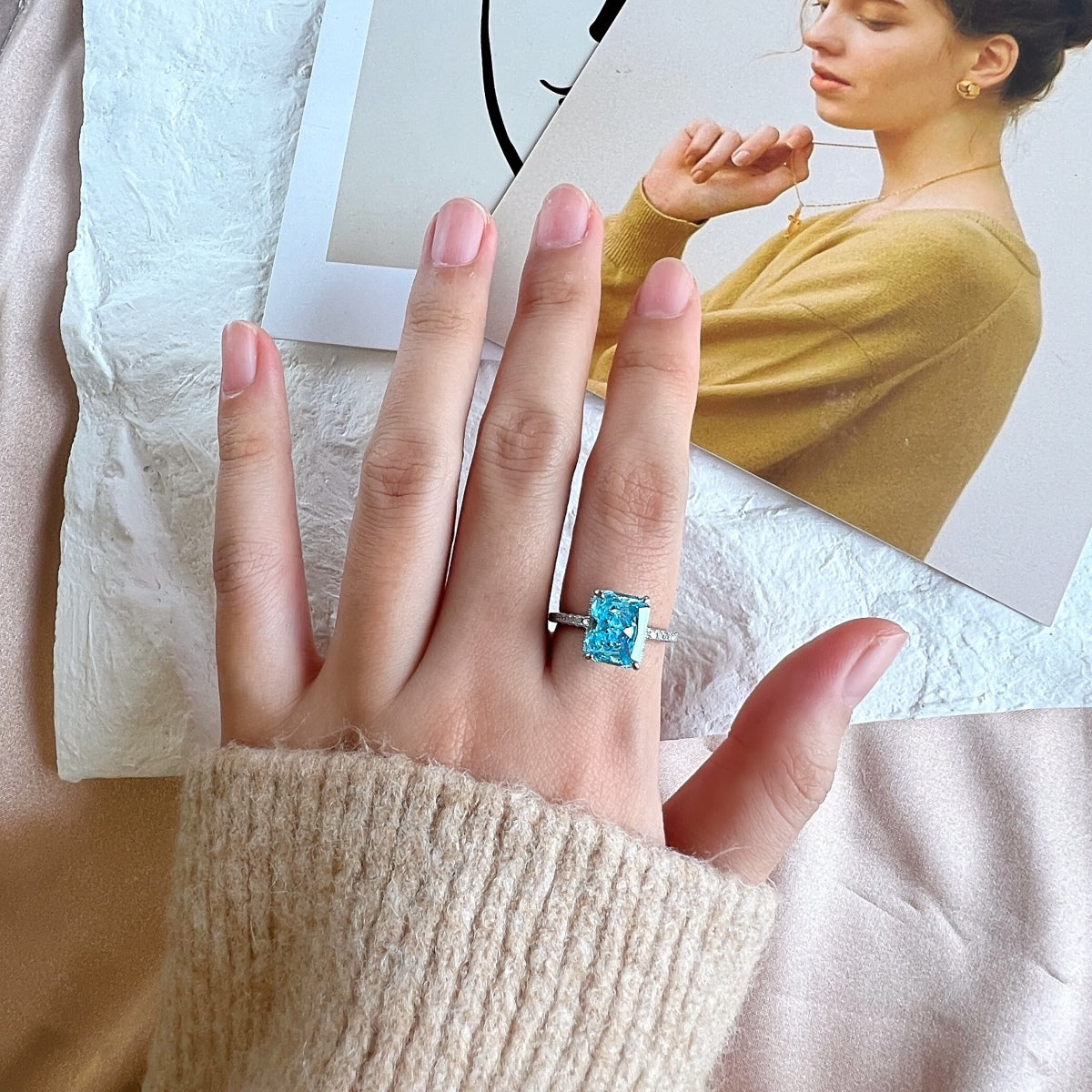 [Royal Jewellery]4.0 Carat Luxurious Engagement Ring