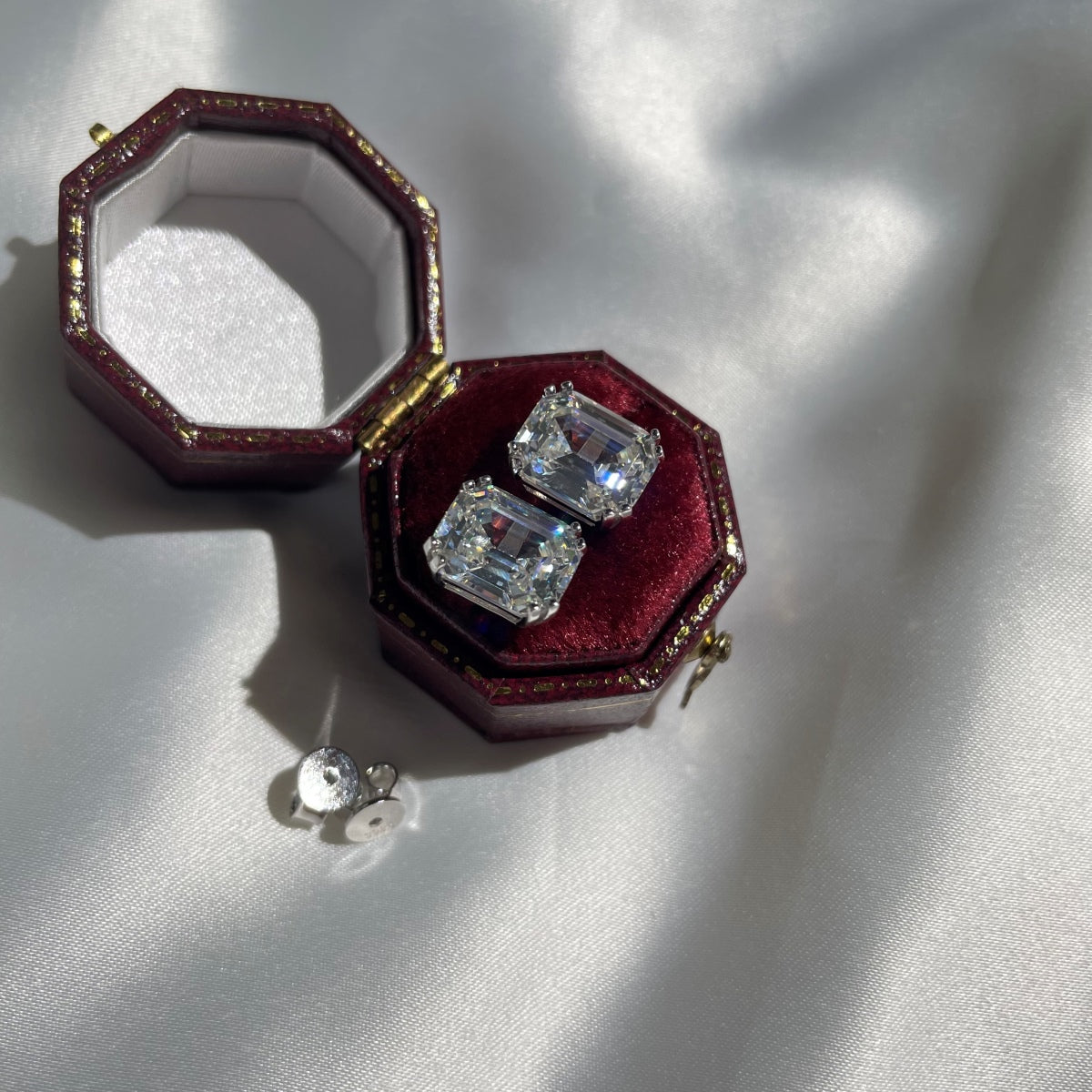 [ROYAL]Dazzling Square Shape Earrings