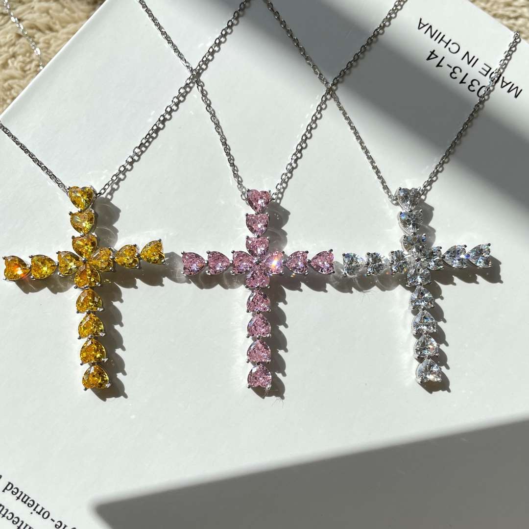 [ROYAL]Radiant Cross Shape Necklace