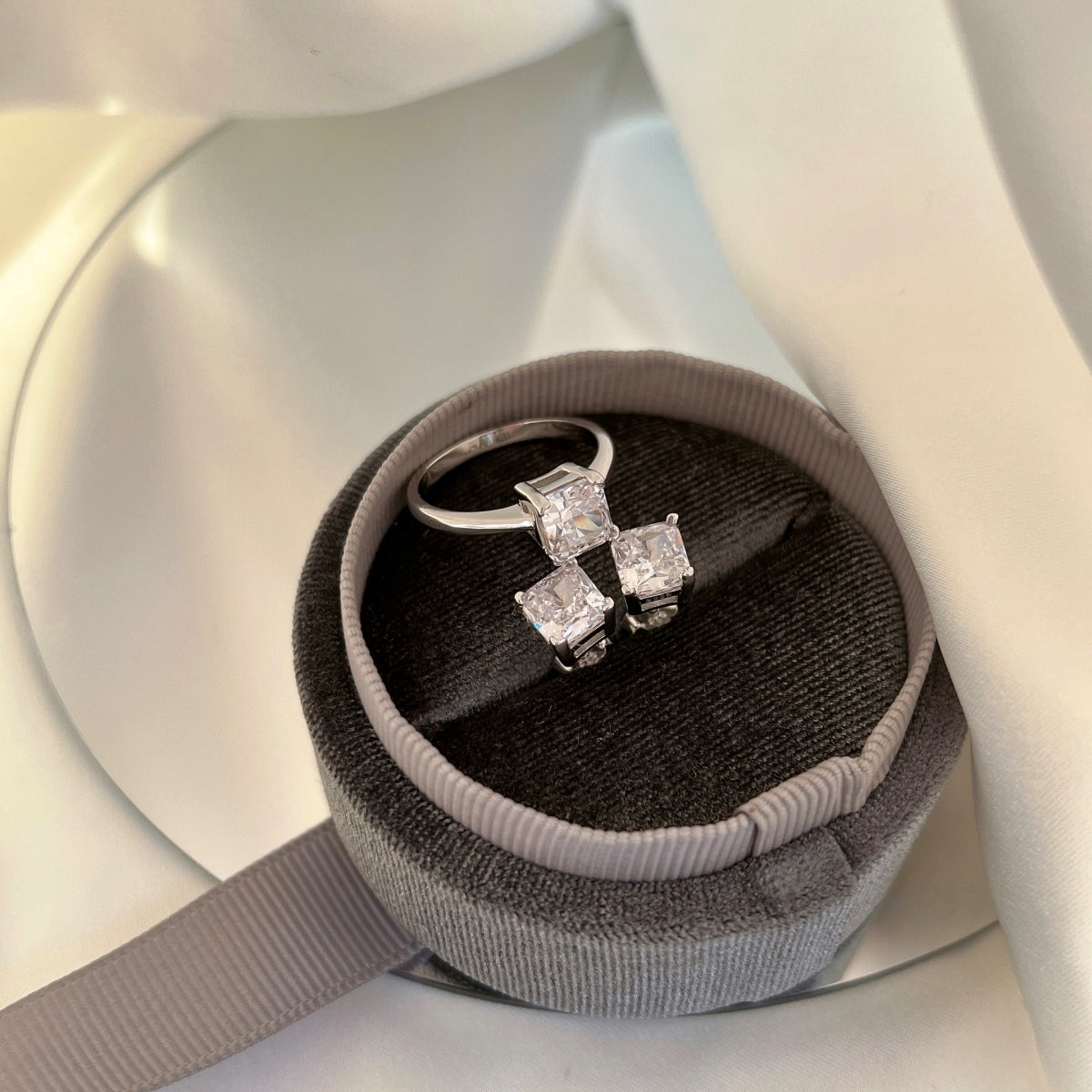 [Royal Jewellery]1.0 Carat Radiant Princess Cut Wedding Earrings
