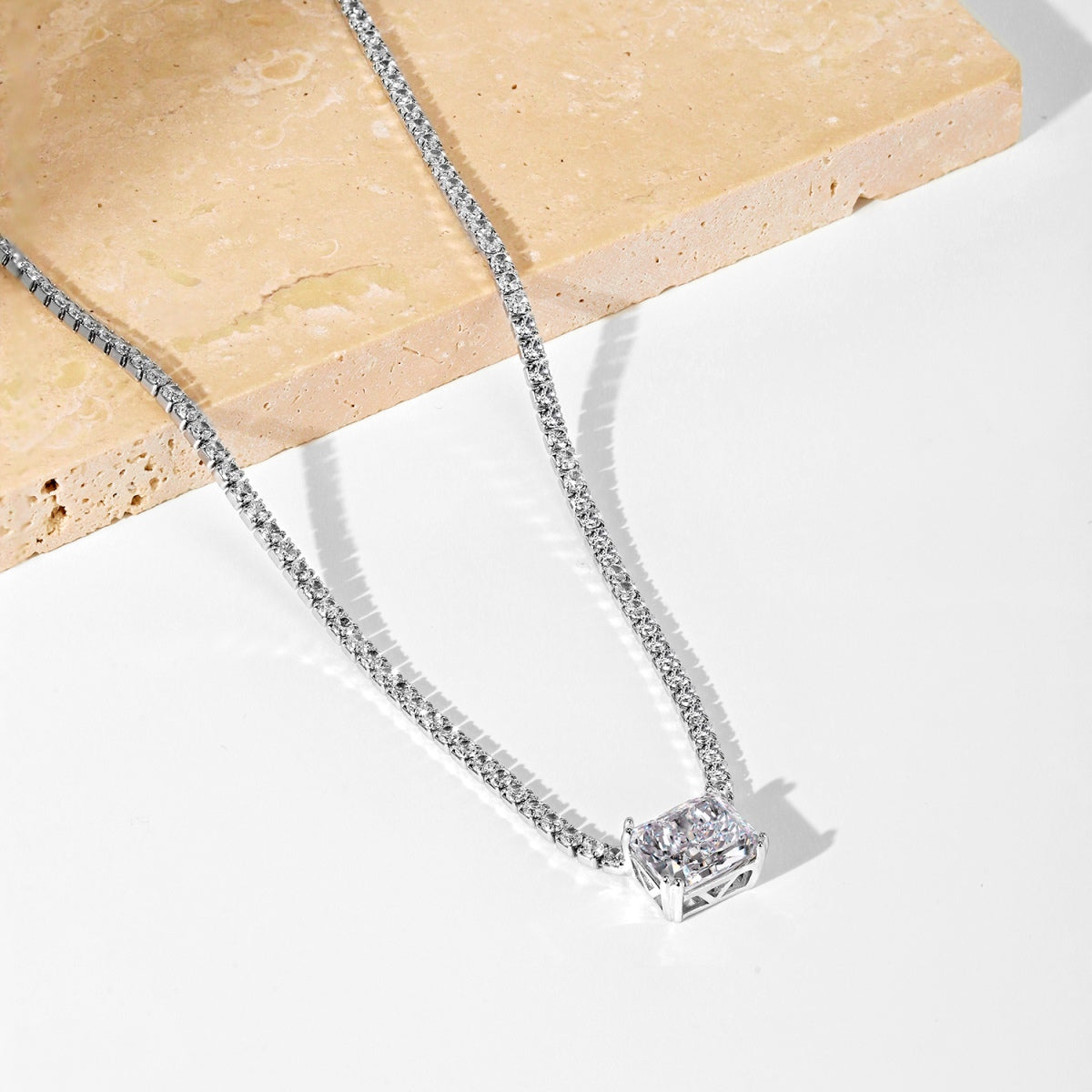 [Royal Jewellery]4.0 Carat Elegant Radiant Cut Necklace