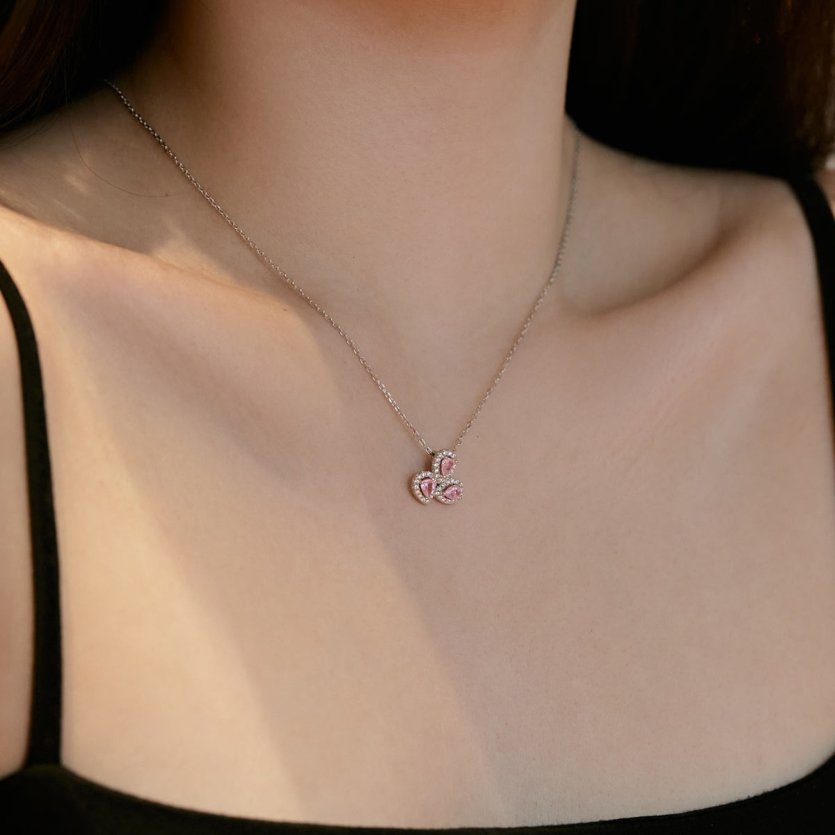 [Royal Jewellery]Elegant Flower Shape Pear Cut Necklace