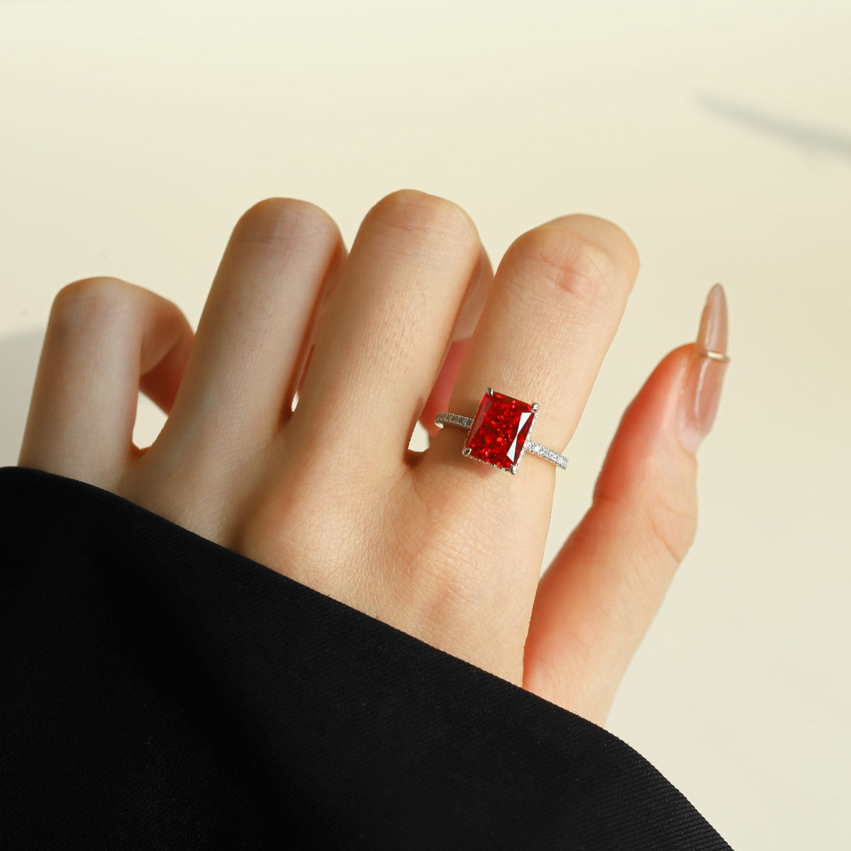 [Royal Jewellery]4.0 Carat Luxurious Engagement Ring