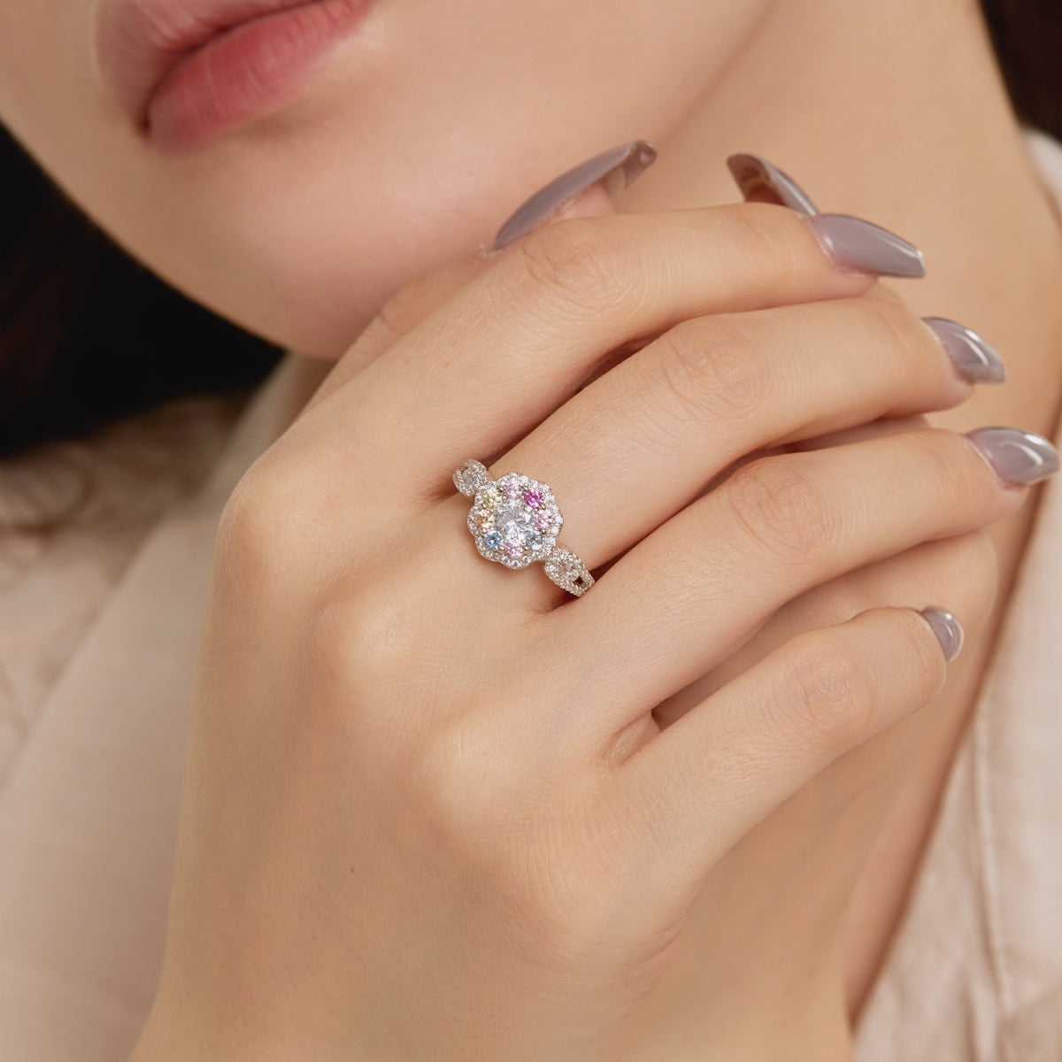 [Royal Jewellery]Delicate Colorful Round Cut Flower Shape Wedding Ring