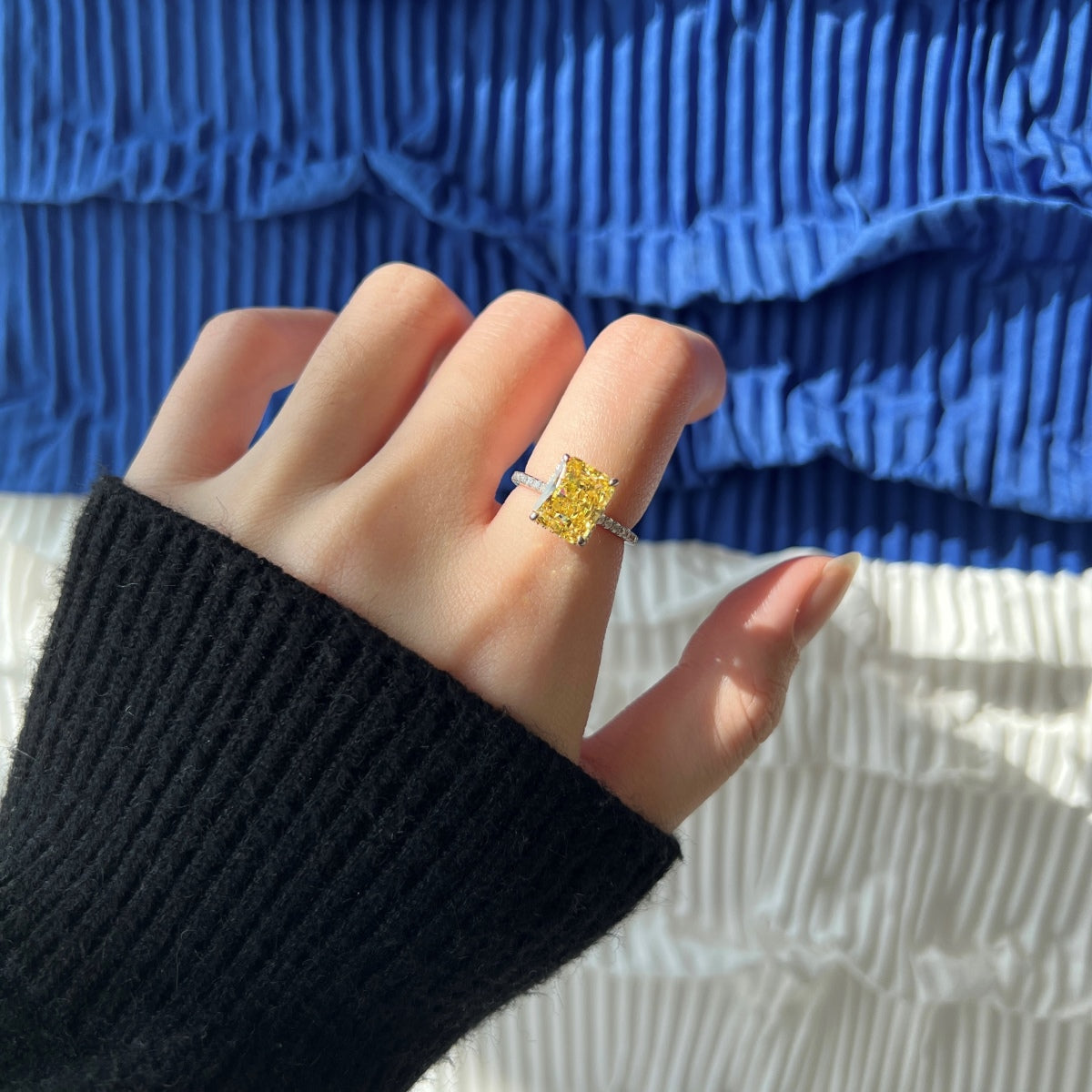 [Royal Jewellery]4.0 Carat Luxurious Engagement Ring