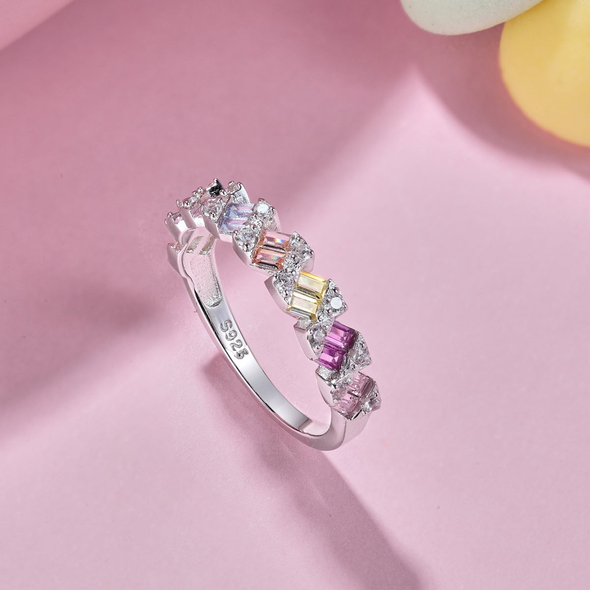 [Royal Jewellery]Delicate Vibrant Emerald Cut Daily Ring