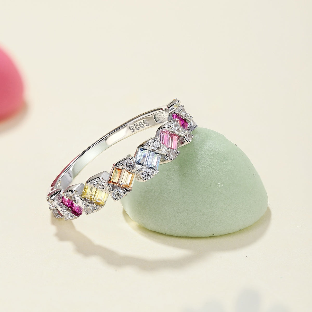 [Royal Jewellery]Delicate Vibrant Emerald Cut Daily Ring