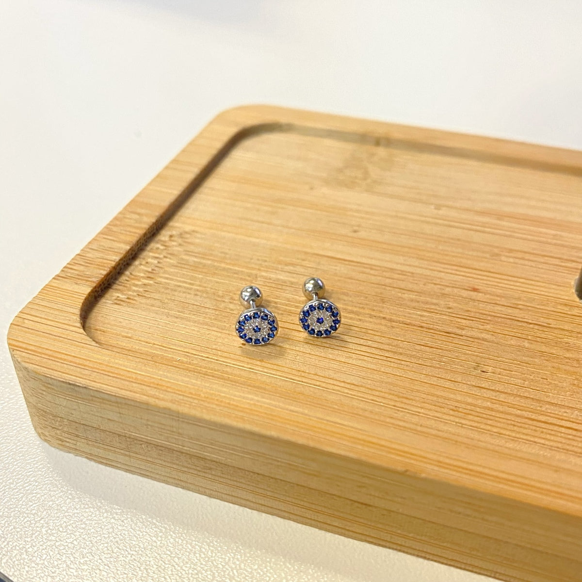 [Royal Jewellery]Devil's Eye Ear Bone Nail Earrings