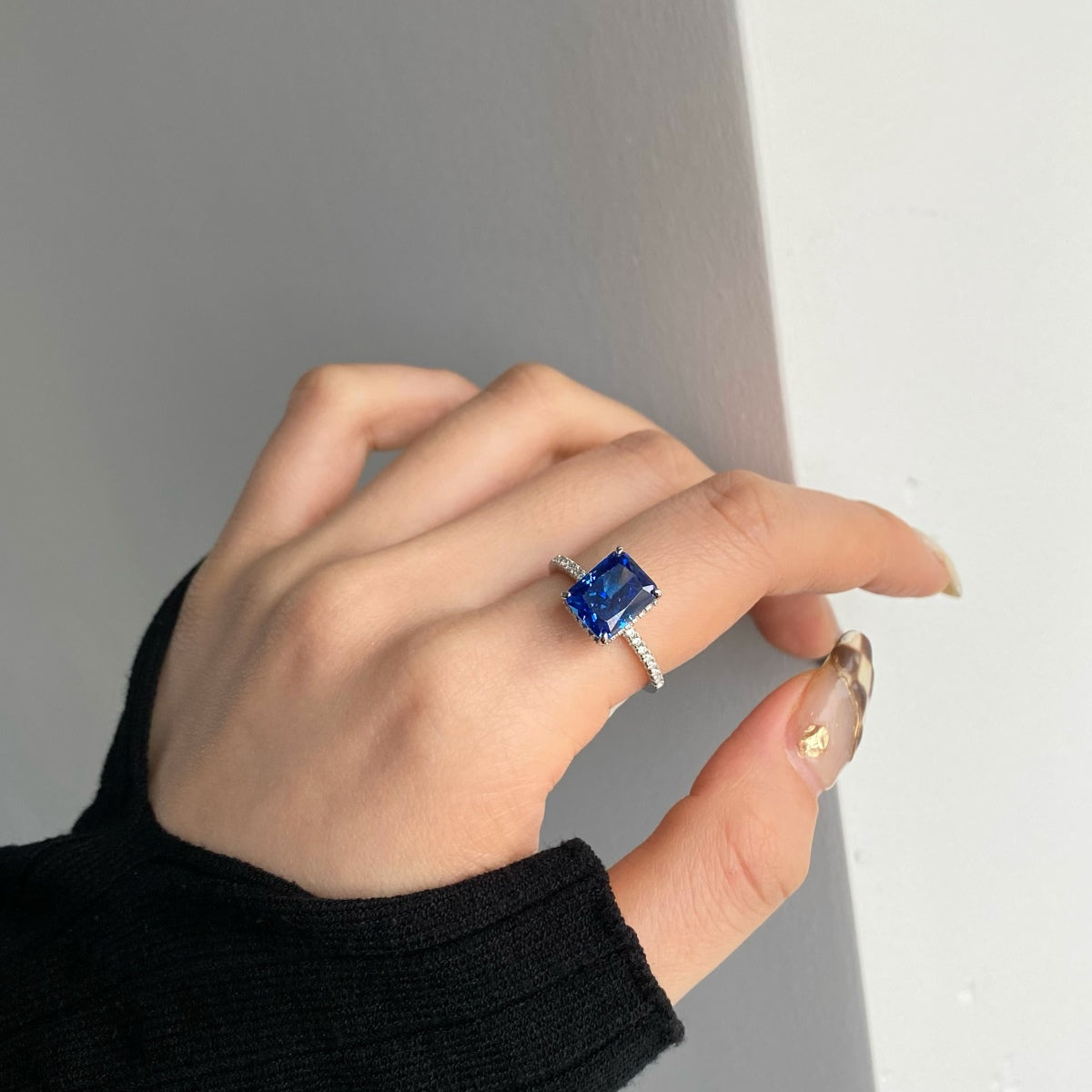 [Royal Jewellery]4.0 Carat Luxurious Engagement Ring