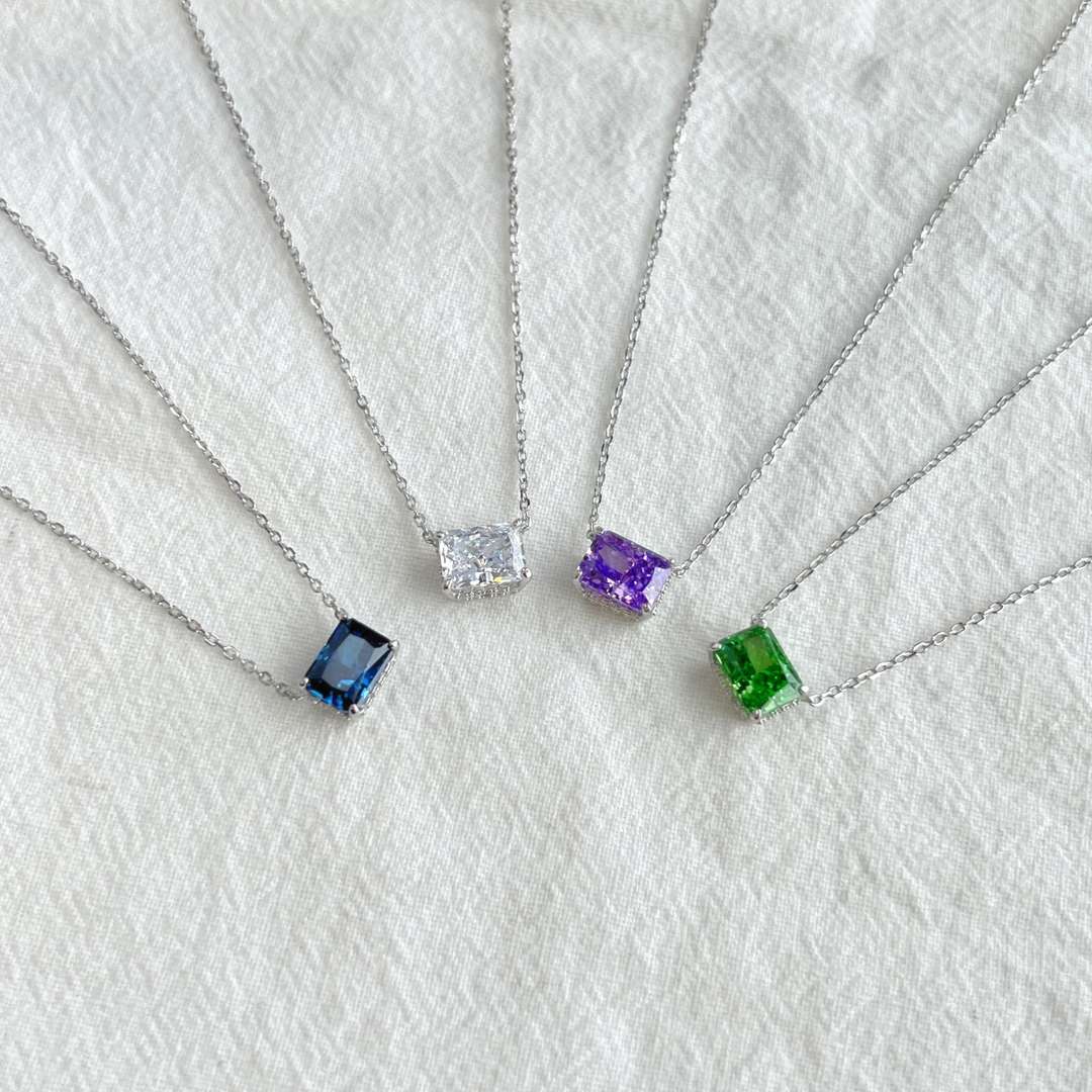 [Royal Jewellery]Luxurious Square Shape Colorful Necalack