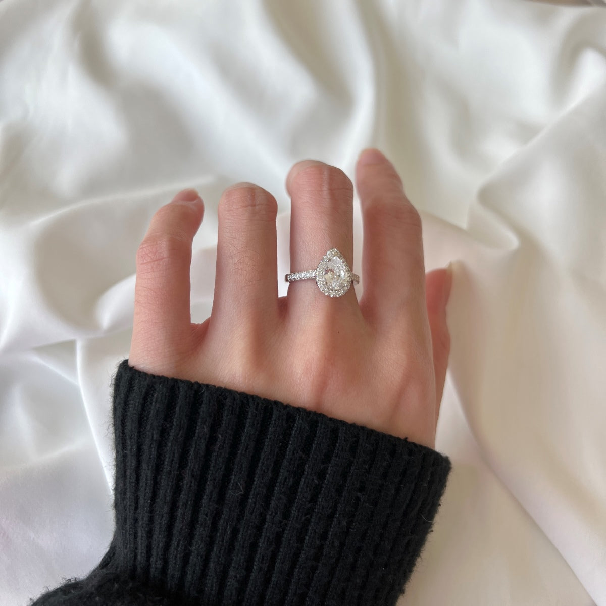 [Royal Jewellery]1.0 Carat Luxurious Resplendent Water Drop Shape Wedding Ring