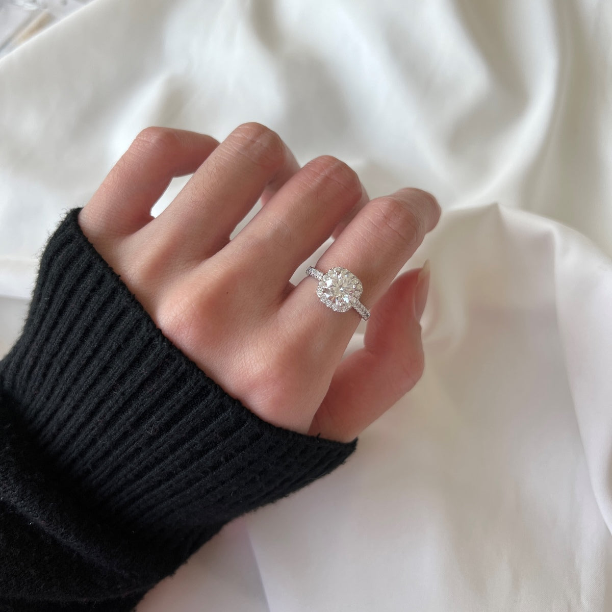 [Royal Jewellery]Dazzling Resplendent Round Cut Wedding Ring