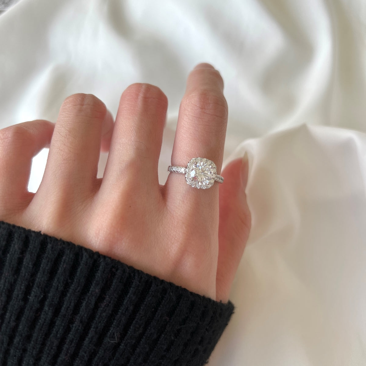 [Royal Jewellery]Dazzling Resplendent Round Cut Wedding Ring