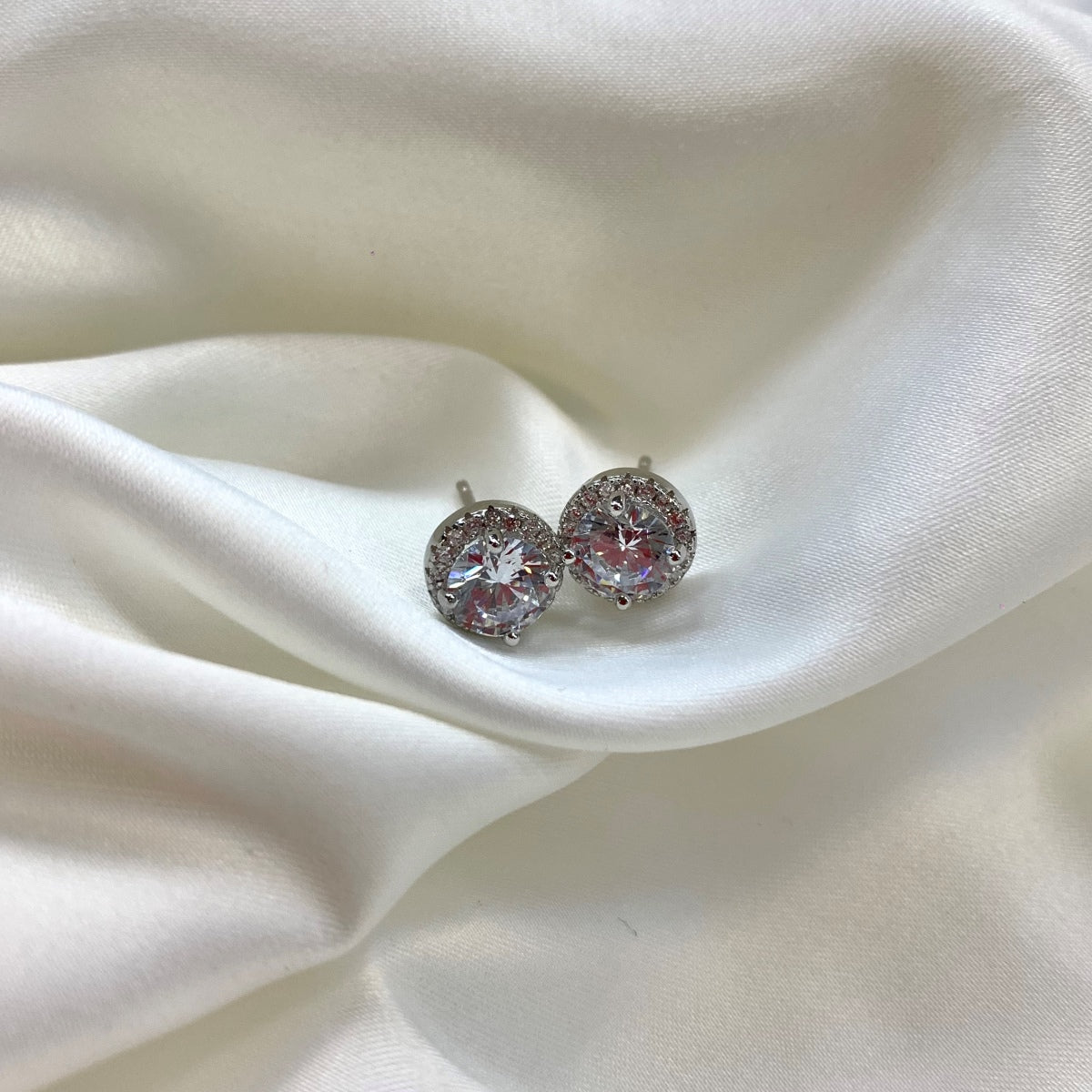 [ROYAL]Classic Princess Round Shape Earrings