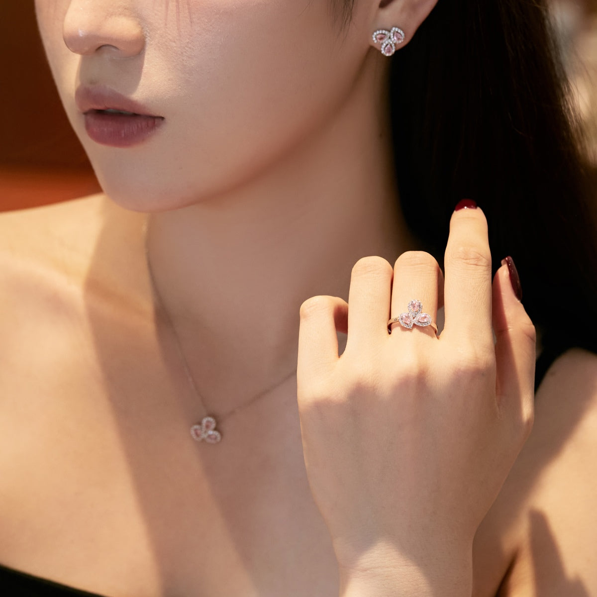 [Royal Jewellery]Ornate Flower Shape Pear Cut Lover Earrings