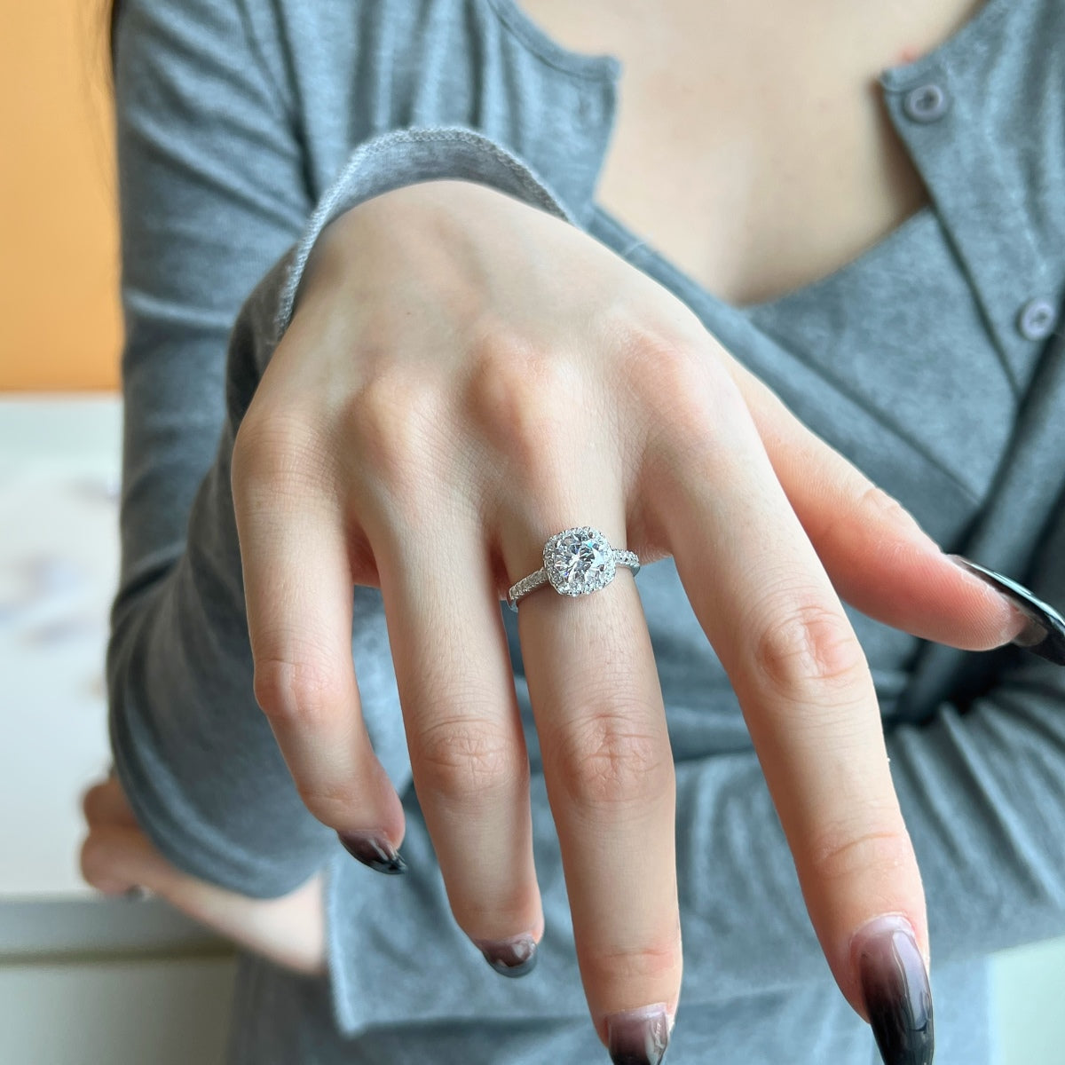 [Royal Jewellery]Dazzling Resplendent Round Cut Wedding Ring