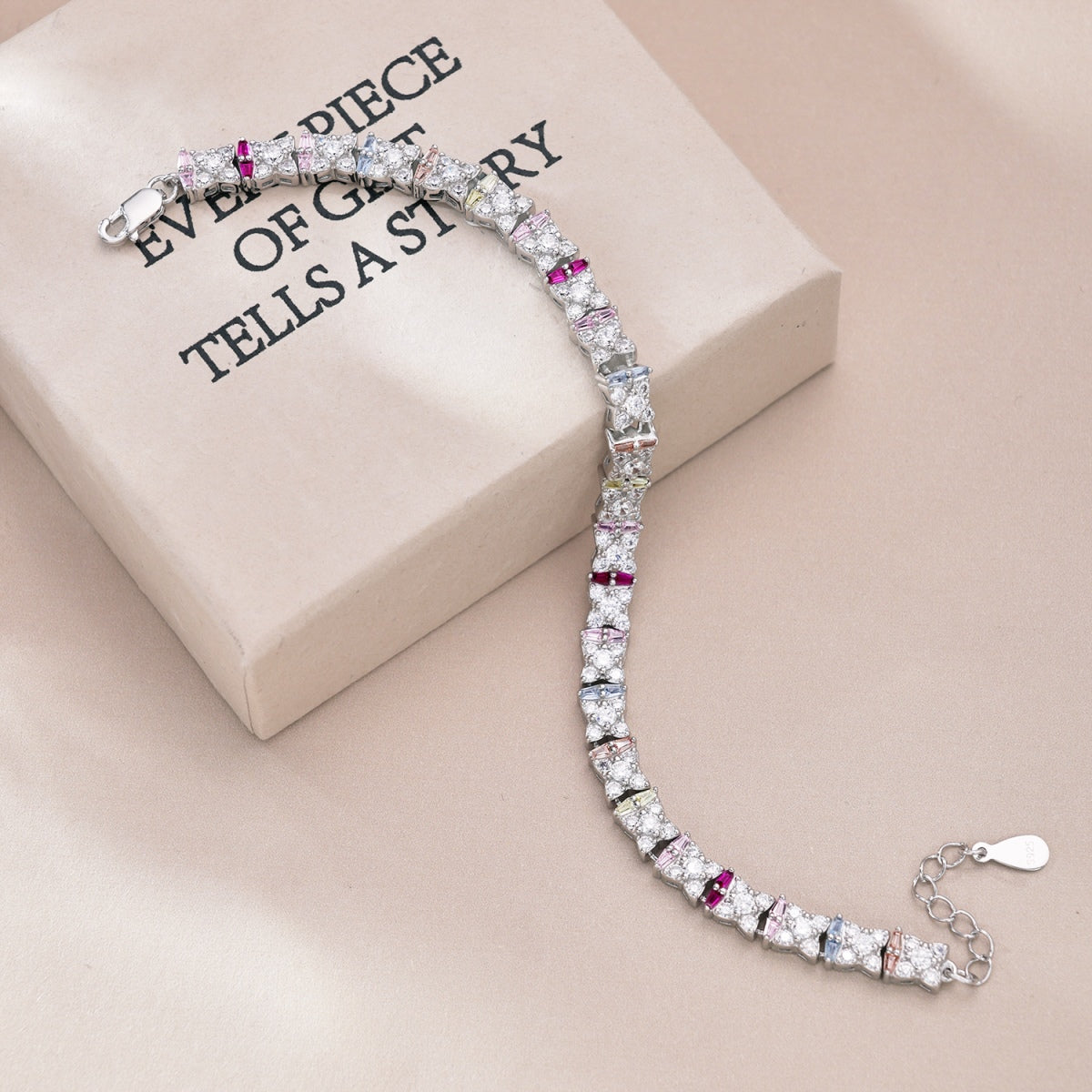 [Royal Jewellery]Unique Colorful Flower Shape Daily Bracelet