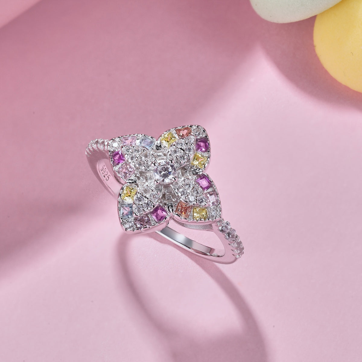 [Royal Jewellery]Luxurious Colorful Flower Shape Banquet Ring
